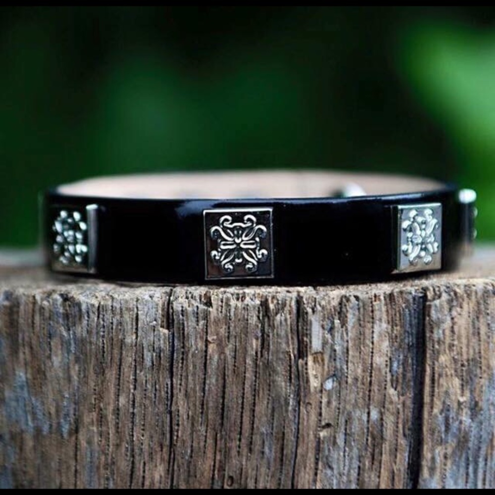 Rustic Cuff Black Patent & Silver Single Meagan